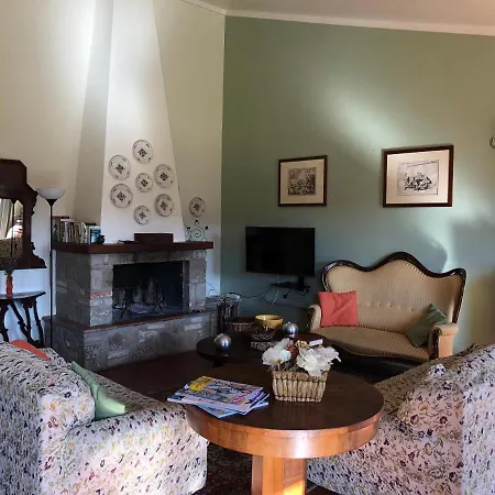 6 Bedrooms Umbrian Farmhouse