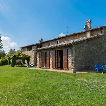 6 Bedrooms Umbrian Farmhouse *