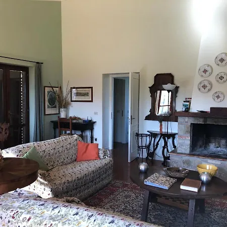 6 Bedrooms Umbrian Farmhouse